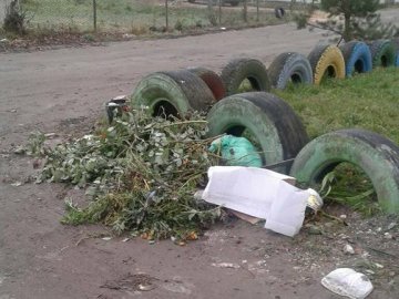 У Луцьку муніципали  «воюють» зі стихійними смітниками 