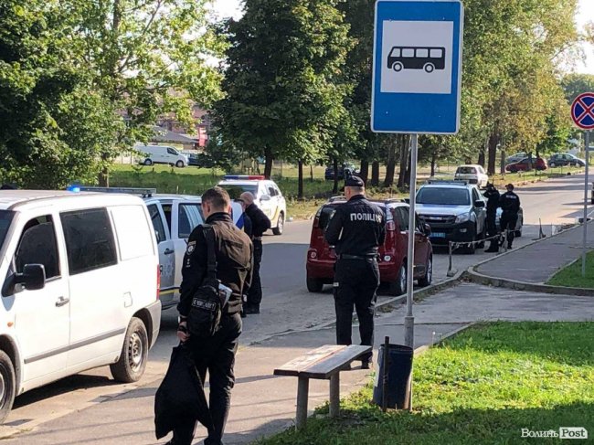 На нафтобазі у Луцьку – декілька екіпажів поліції і інші спецслужби: що сталося