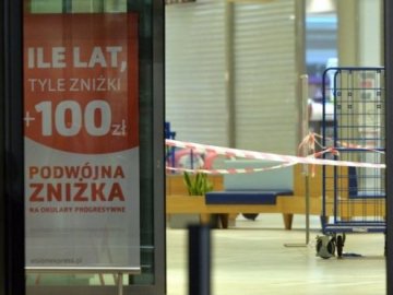 У Польщі чоловік в магазині із ножем напав на 9 людей 