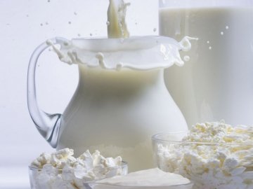 Заводи просять знизити ціни на молочну продукцію