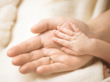 На Рівненщині  хвора на коронавірус жінка народила: малюк – на апараті штучного дихання