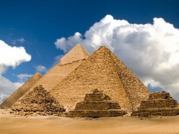 Єгипетські піраміди погрожують підірвати
