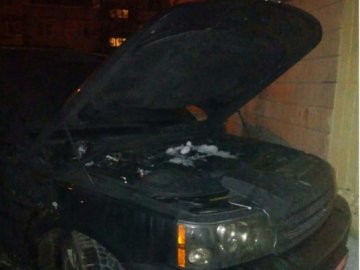У Києві вибухнув Range Rover: постраждав водій