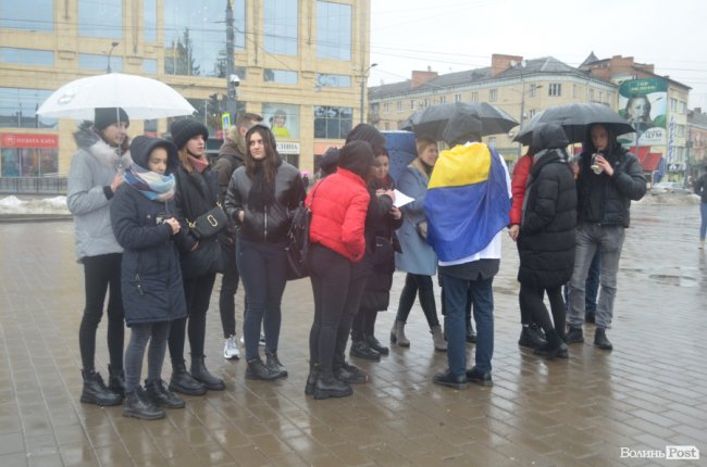 Крим – це Україна: у Луцьку триває акція до дня окупації півострова. ФОТО