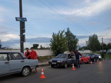 Біля польського Генконсульства у Луцьку зіткнулися чотири автомобілі. ФОТО