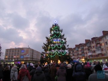 У Володимирі змінили дату відкриття новорічної ялинки