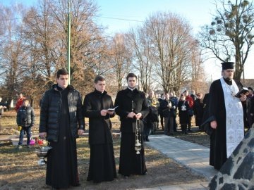 На місці польського цвинтаря в Горохові встановили хрест