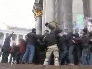 У Києві на Майдані сталась бійка. ВІДЕО
