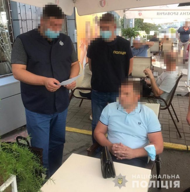 У Києві затримали посадовця «Укртрансбезпеки», який вимагав з волинського підприємця 9000 доларів хабара