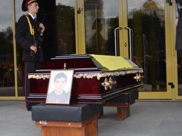 Луцьк попрощався із загиблим вояком «Айдару». ФОТО