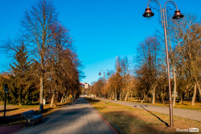 Луцьк в останній осінній день. ФОТОРЕПОРТАЖ