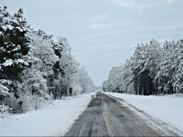 На Волині завтра сніжитиме: водіїв попереджають про ожеледицю
