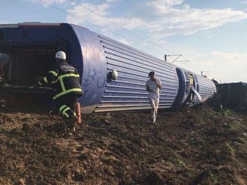 У Туреччині потяг зійшов з рейок: загинуло 24 людини