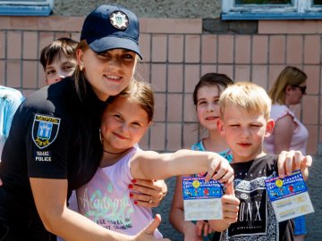 «Світлодіти»: у Луцьку бізнес і поліція вчать дітей безпеці на дорозі. ФОТО*