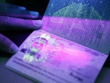 В Україні призупинили оформлення та видачу біометричних паспортів