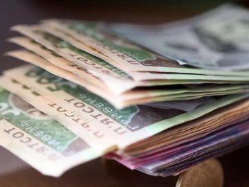 Уряд пообіцяв цьогоріч підняти середню зарплату українців до 10,5 тисяч гривень