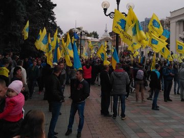 «Ми за цивілізований ринок вживаних автомобілів»: волиняни на мітингу у Києві