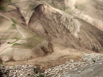 Фото катастрофічного зсуву в Афганістані