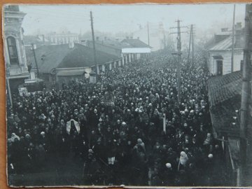 Сотні людей і святкова хода: яким було Водохреще в Луцьку 90 років тому. РЕТРОФОТО 