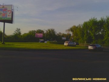 Автопригода в Луцьку: п'яний водій залетів на кільце