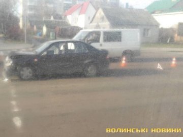 Аварія в Луцьку: не розминулися легковики. ФОТО