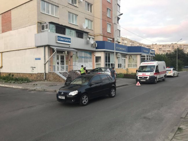 Вибіг на дорогу: у Луцьку водій Volkswagen збив хлопчика. ФОТО