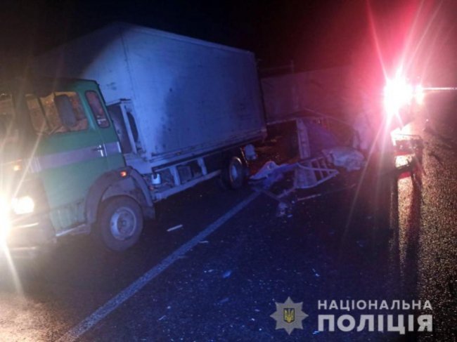На Рівненщині маршрутка зіткнулась із вантажівкою: є загиблий і травмовані. ФОТО