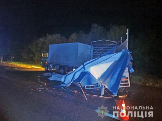 На Рівненщині маршрутка зіткнулась із вантажівкою: є загиблий і травмовані. ФОТО