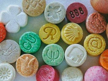 Пігулки з мультиками: волинян викрили на масштабній контрабанді з Європи