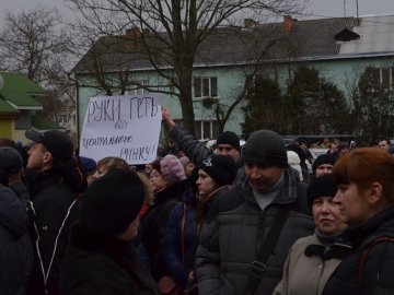 Мітинг у  Луцьку: «базарники» вимагають продовження оренди землі на 5 років. ФОТО