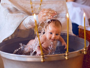 Луцькі священники розповіли, в якому віці можна стати хрещеними батьками