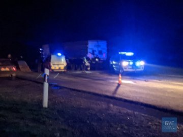 Аварія за участю вантажівки та легковика на Волині: повідомили про стан пасажира Opel