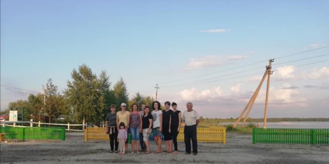 У селі на Волині депутати облаштовують дитячий майданчик біля озера. ФОТО