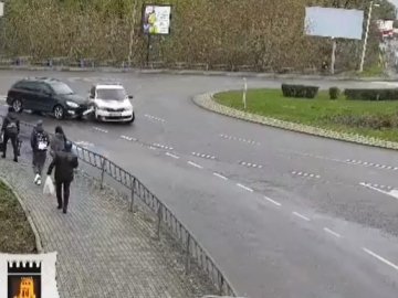 З'явилося відео аварії у Луцьку за участю автомобіля патрульної поліції