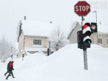 Масові аварії та десятки жертв: Європу накрила люта зима. ФОТО