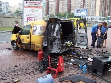 У Києві вибухнула автокавʼярня. ФОТО