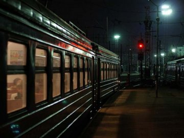 У Харківській області вантажні вагони врізалися у поїзд, в якому були пасажири. ФОТО