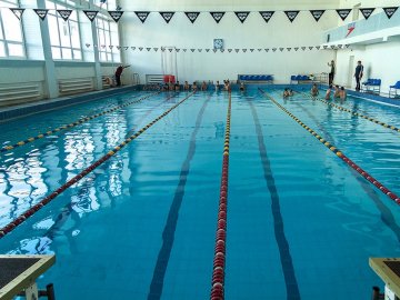 У Києві  в басейні фітнес-клубу потонув молодий чоловік