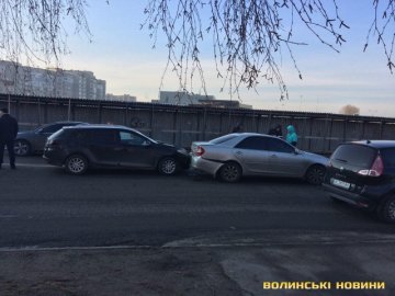 Аварія у Луцьку: зіткнулись три автівки