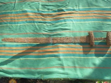 Знайдений на Волині меч вікінгів контрабандою потрапив в Естонію. ФОТО
