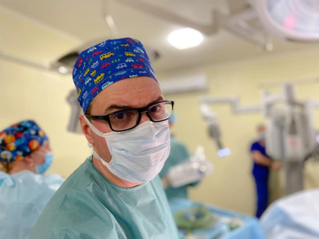 Дівчинка з Волині – перша дитина в Україні, яку прооперував робот-хірург. ФОТО