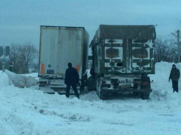 З снігової пастки на Одещині визволили майже 270 авто