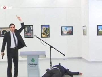 З'явилося відео розстрілу російського посла в Туреччині