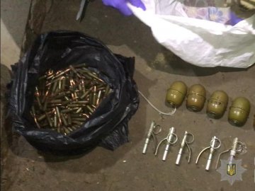 У Луцьку знайшли пакет з гранатами і сотнями патронів