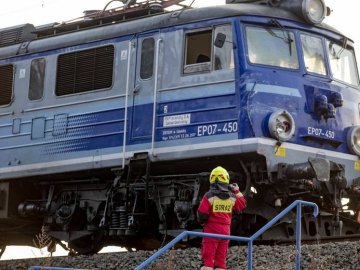 Загинули лікарі: у Польщі потяг збив «швидку». ВІДЕО