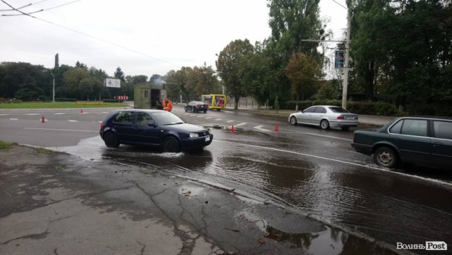 На проспекті Перемоги у Луцьку – потоп. ФОТО. ВІДЕО