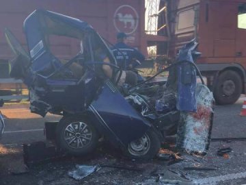 Жахлива аварія на Львівщині: легковик зім’яло до невпізнання