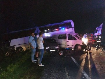 Смертельна аварія: рейсовий автобус з дітьми потрапив у ДТП