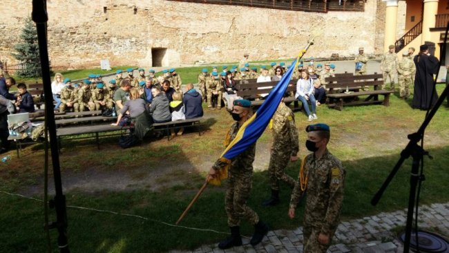 У Луцьку військовим, медикам та волонтерам вручили орден «Народного героя України»