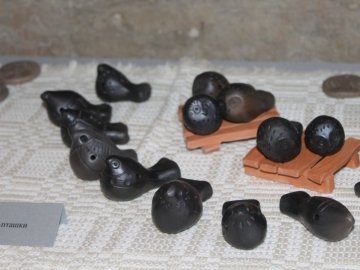 У Луцьку показали багато глиняних свищиків. ФОТО
